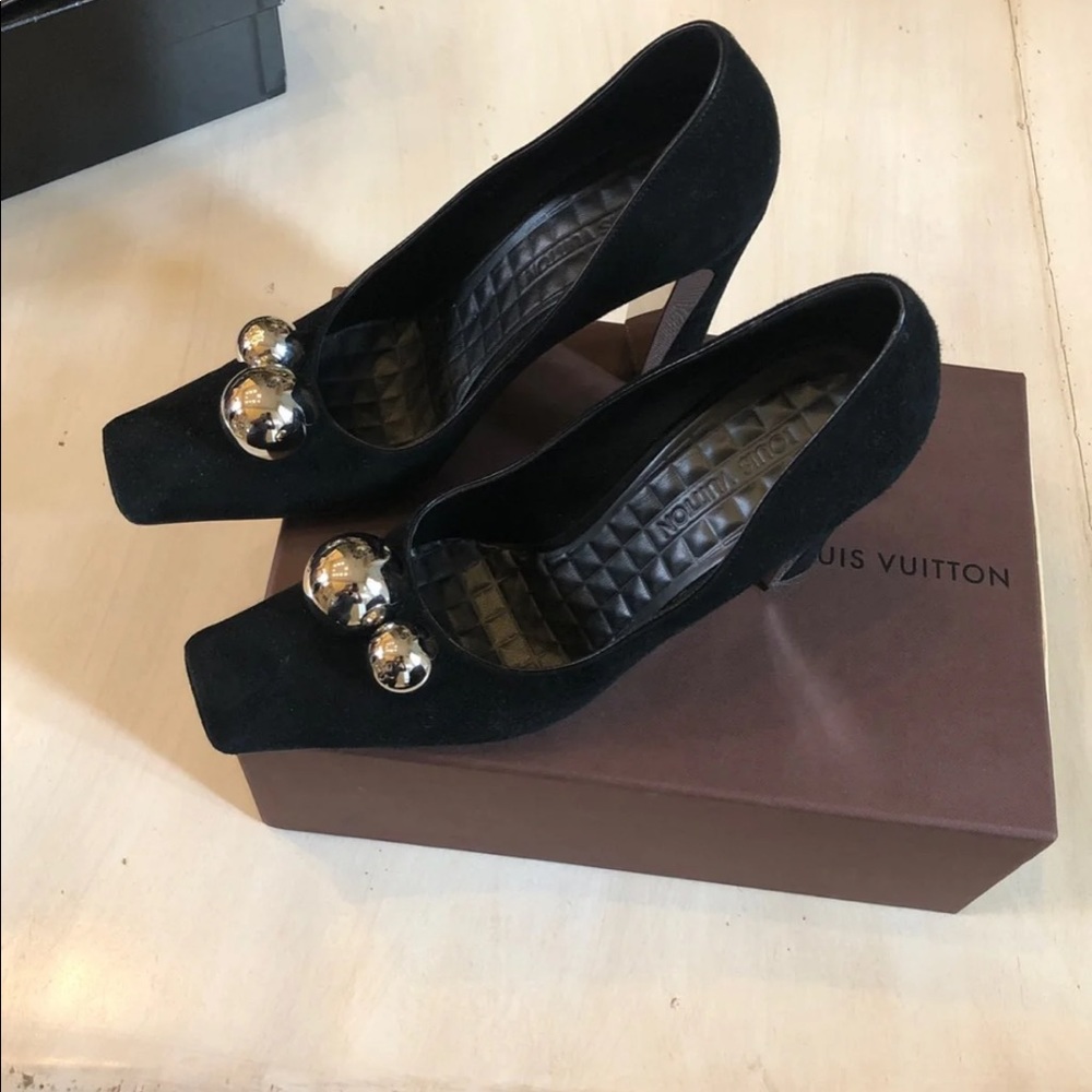 Louis Vuitton suede pumps